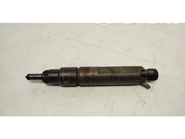 Топливная рампа 028130201G   Volkswagen Golf III  