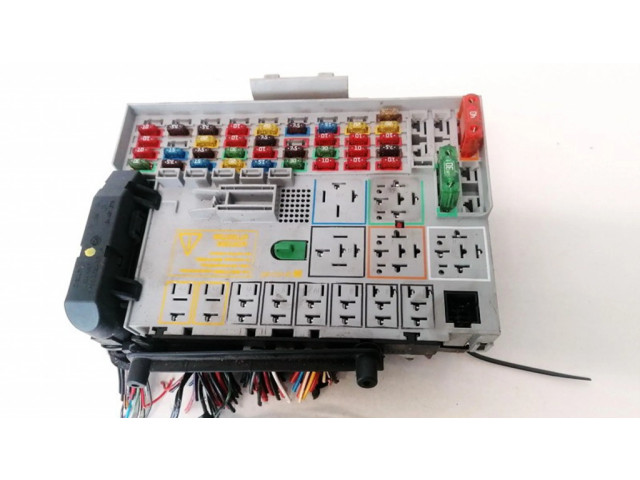 Pojistková skříňka 24431677, 24412497 Opel Zfira A 2000