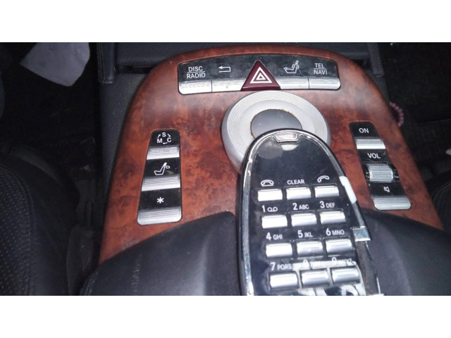 Радио/ проигрыватель CD/DVD / навигация