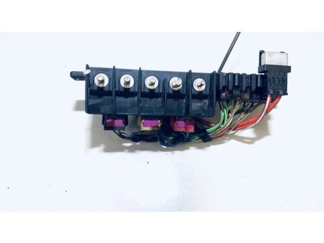 Pojistková skříňka 8l0941822 Volkswagen Golf IV 1999