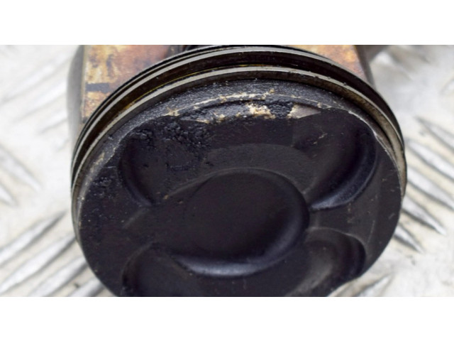 Píst 7621253, 7601181 BMW 1 F20 F21 pro benzínový motor 1.6 N13 B16 A