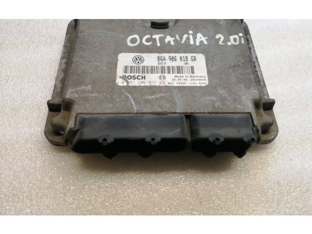 Блок управления двигателя 06A906018GR, 26SA6845   Skoda Octavia Mk1 (1U)