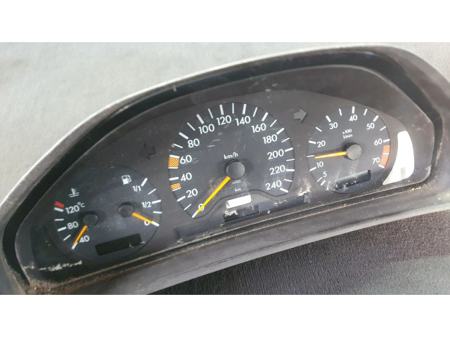 Přístrojová deska Mercedes-Benz E W210 2000 A2105404947, 88311256