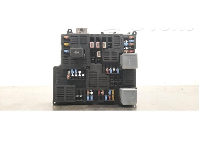 Pojistková skříňka 32322427 Volvo V60 2021