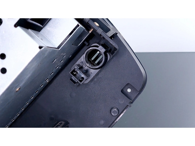 Радио/ проигрыватель CD/DVD / навигация