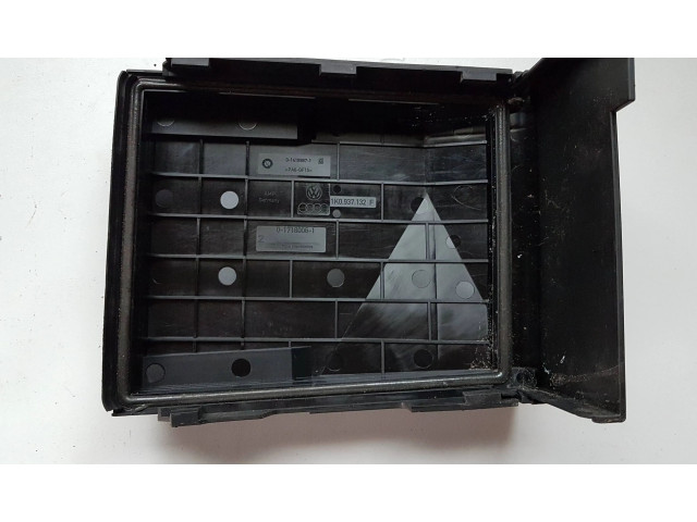 Блок предохранителей 3C0937125A, 1K0937132F   Audi Q3 8U    