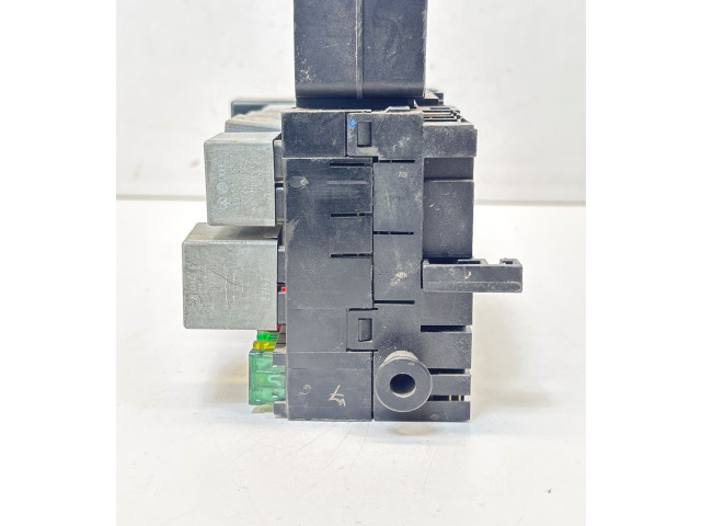 Блок предохранителей     Volkswagen Transporter - Caravelle T4    