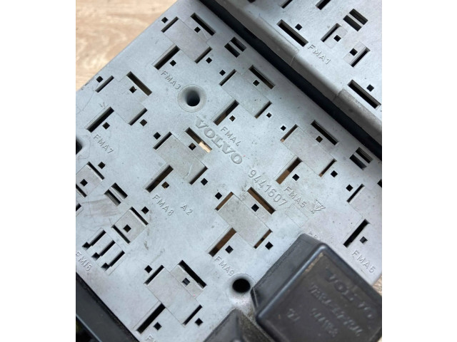 Блок предохранителей 9441607 Volvo S80