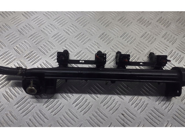 Топливная рампа 06A133317A   Audi A3 S3 8L  