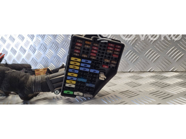 Блок предохранителей 6Q1941824B Skoda Fabia Mk1 (6Y)