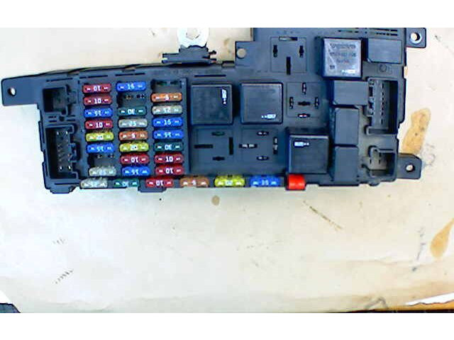 Блок предохранителей    8637841   Volvo V70