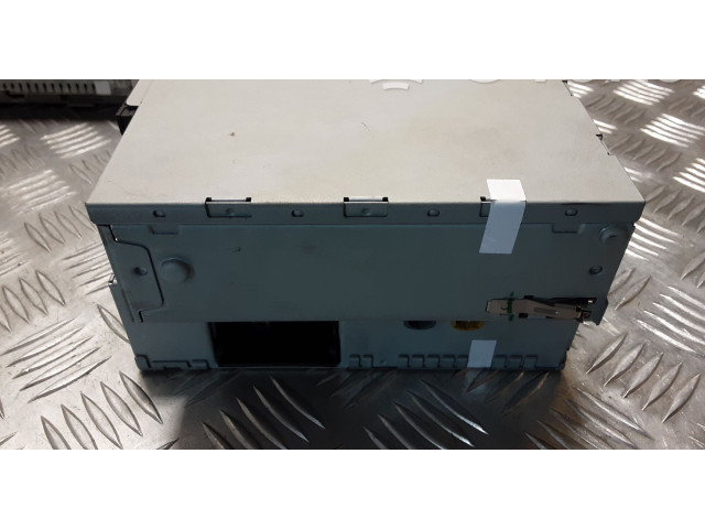 Радио/ проигрыватель CD/DVD / навигация