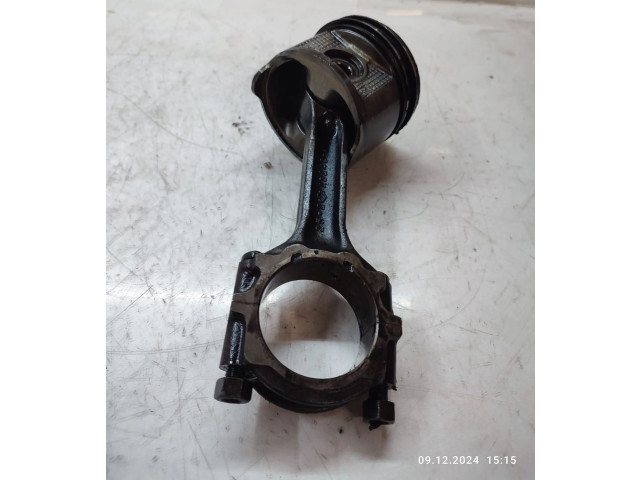 Píst Nissan Navara D22