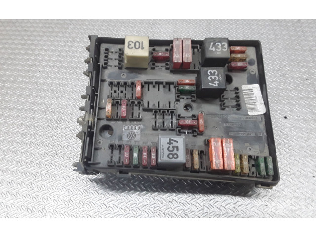 Pojistková skříňka Volkswagen Caddy 2005