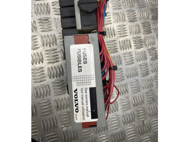   Pojistková skříňka 8645410, 8645411   Volvo XC70 2002