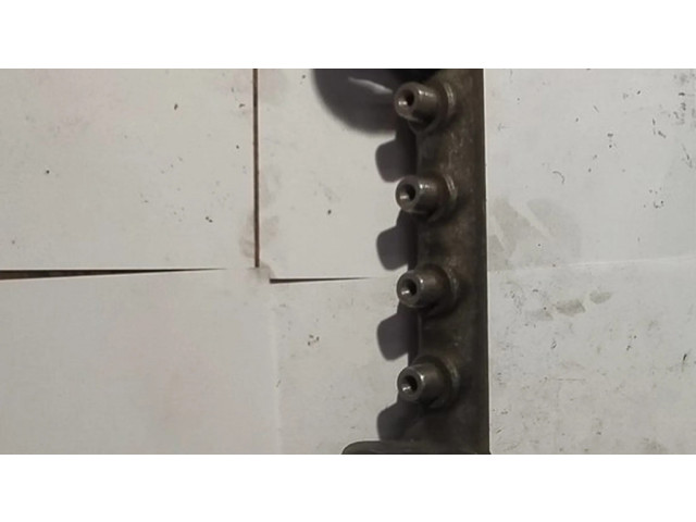 Vstřikovací lišta 03L089C Volkswagen PASSAT B6 pro benzínový motor 2.0