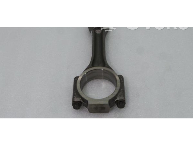 Píst 038J Audi RS4 B8