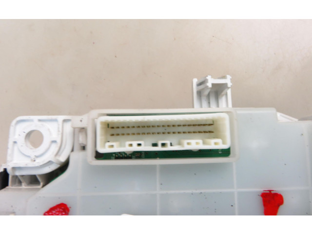 Панель приборов Daihatsu Sirion