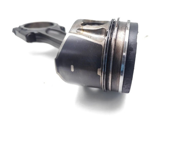 Поршень с шатуном D4204T D4204T Volvo V50