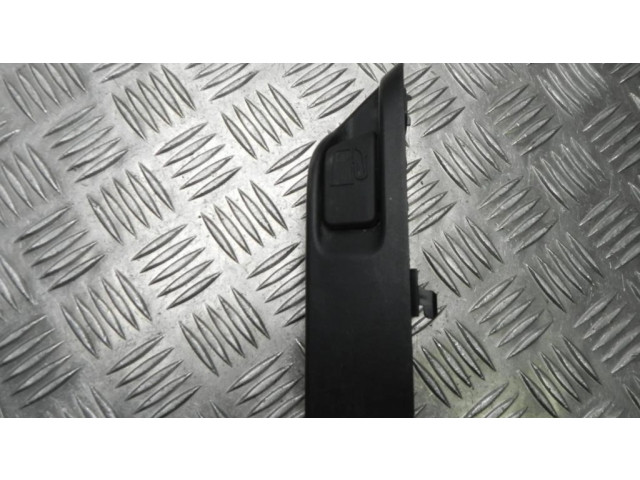 Включатель открытия топливного бака