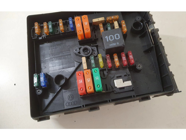 Pojistková skříňka 1K0937125A Volkswagen Caddy 2008