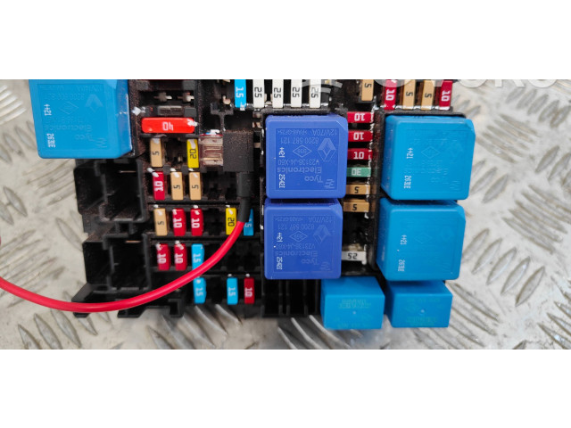   Pojistková skříňka 243805499R   Renault Captur II 2021