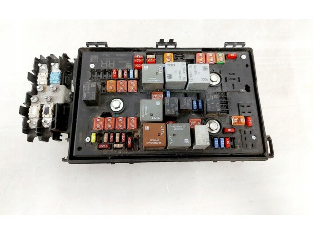 Pojistková skříňka 13343769 Opel Zafira C