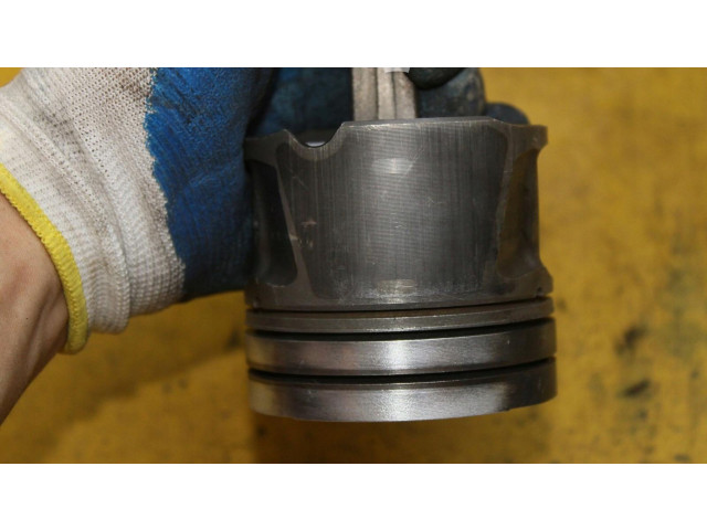 Поршень с шатуном Jaguar S-Type