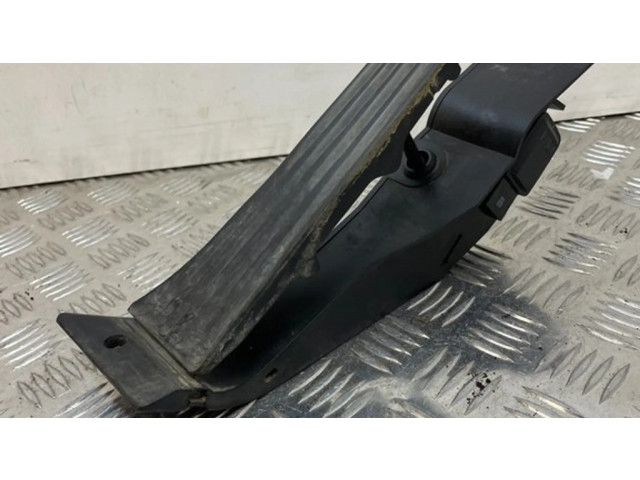 Педаль акселератора