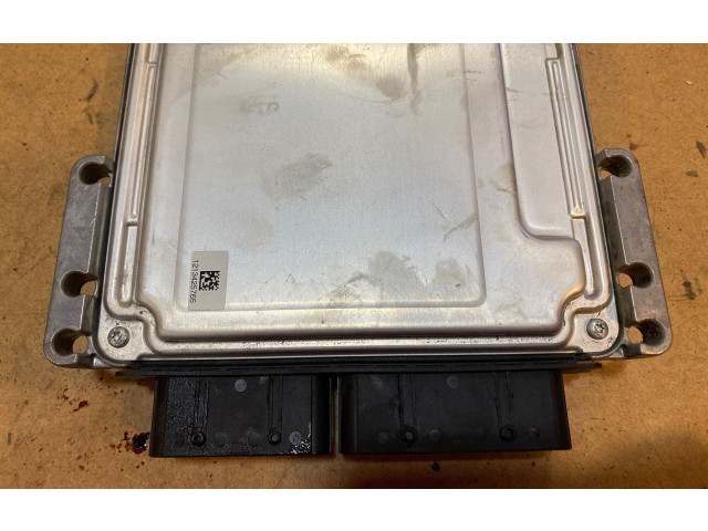 Блок управления двигателя 9826975080, 0281037200   Opel Combo E