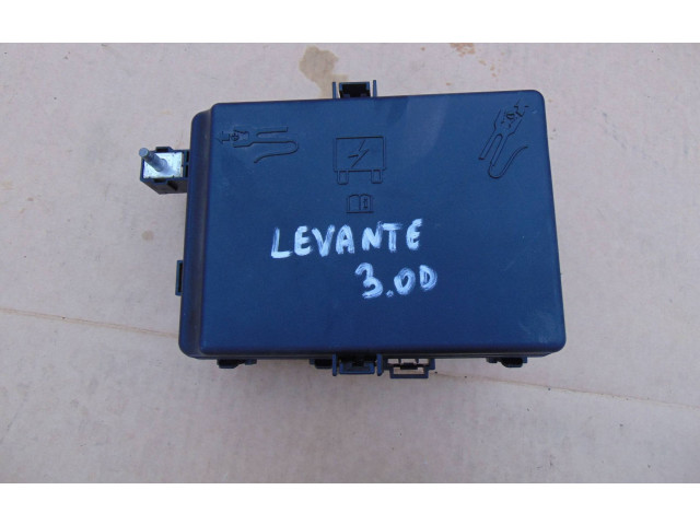 Блок предохранителей  670104258   Maserati Levante    