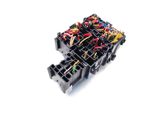 Блок предохранителей 8200766081, 1801618 Dacia Sandero