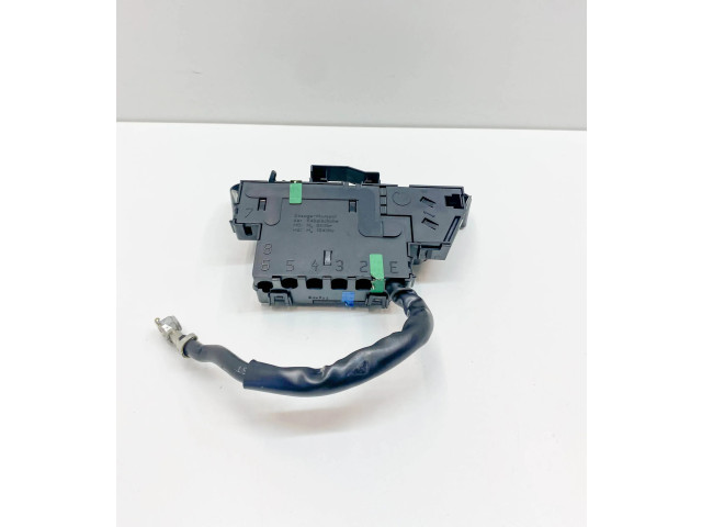   Pojistková skříňka A2305450403, A2305450801   Mercedes-Benz SL R230 2008