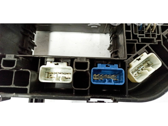 Блок предохранителей  8826332070, 1567001400   Toyota Prius (XW20)    