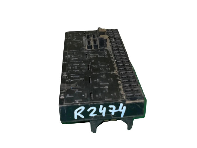 Блок предохранителей 443941822   Volkswagen Jetta I    