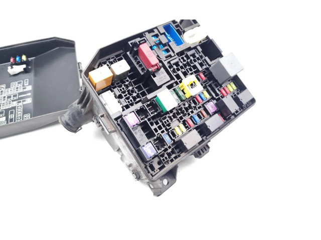 Блок предохранителей MR400709 Mitsubishi Outlander