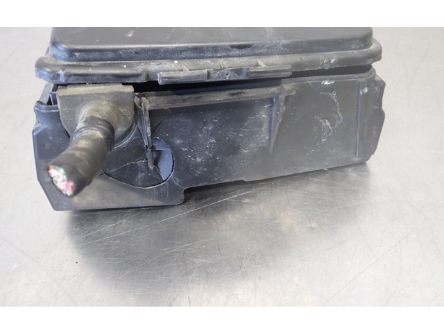 Блок предохранителей  8200683706   Renault Clio III    