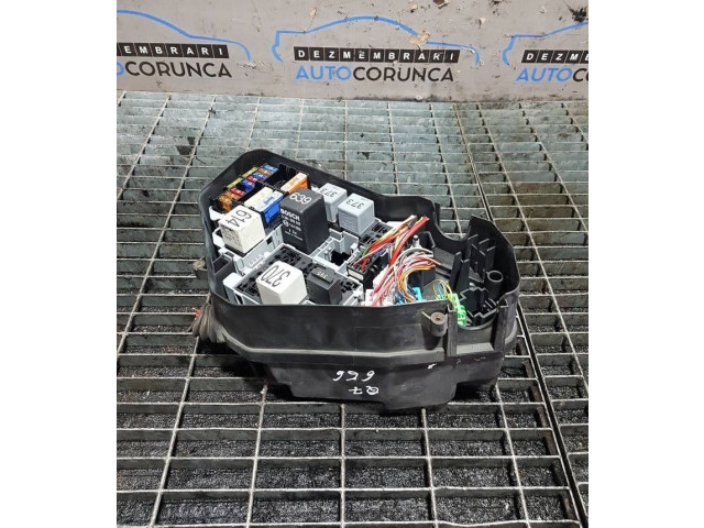 Pojistková skříňka Audi Q7 4L 2007