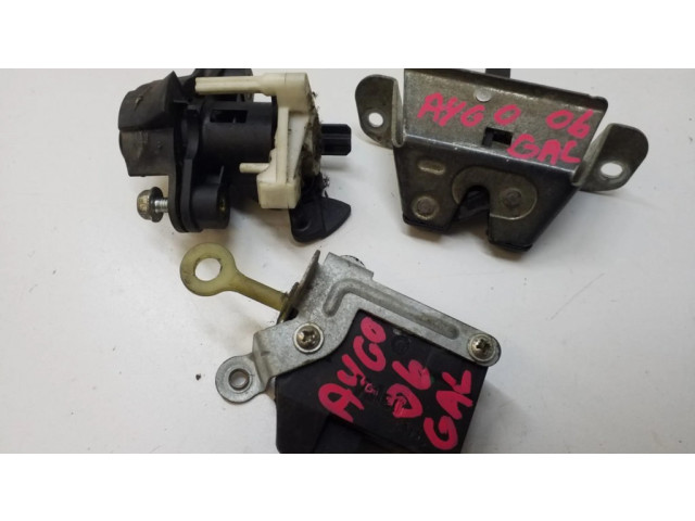 Замок задней крышки