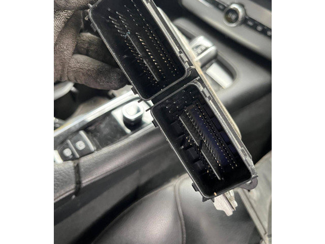 Блок управления двигателя 31452230, MB2797009642   Volvo XC90