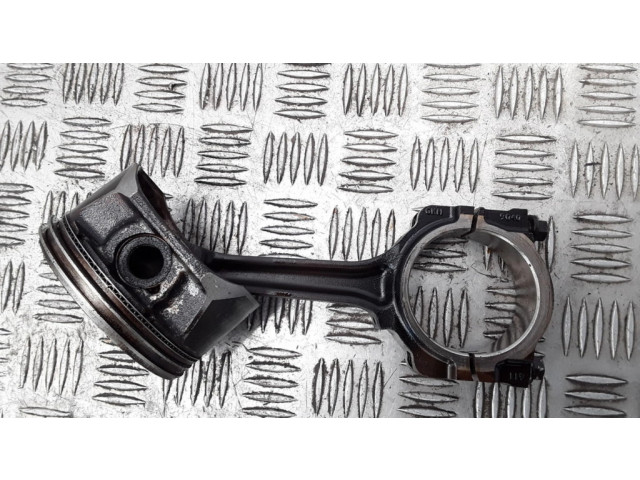 Píst Saab 9-7X pro benzínový motor 4.2