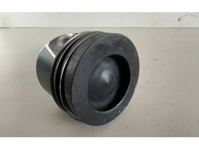 Поршень с шатуном 03LADE Skoda Octavia Mk3 (5E)