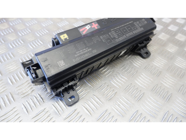 Блок предохранителей 103440600C, 103440500D Tesla Model S