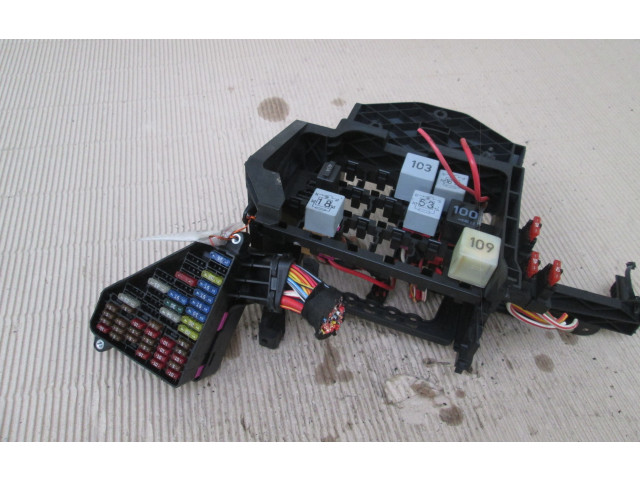 Pojistková skříňka Volkswagen Polo III 6N 6N2 6NF 2001