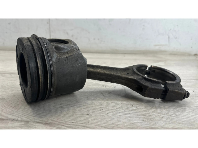 Поршень с шатуном Dodge Nitro для дизельного двигателя 2.8