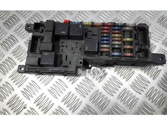 Блок предохранителей  518717004, 8637841   Volvo V70    