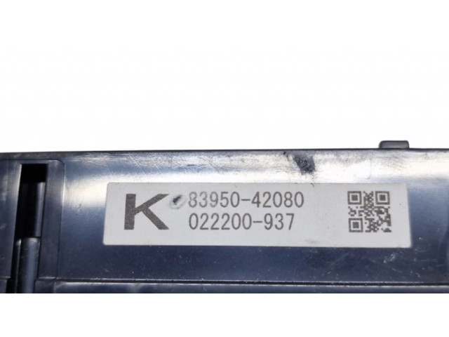 Дисплей 8395042080, 022200937 Toyota RAV 4 (XA40)