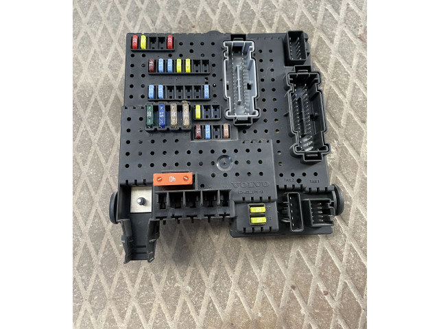 Блок предохранителей 30786646, 07W143   Volvo V70    