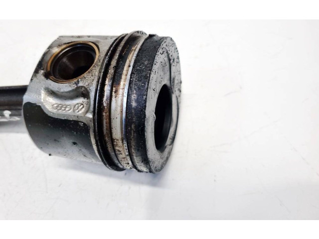  Поршень с шатуном    Skoda Octavia Mk2 (1Z)  