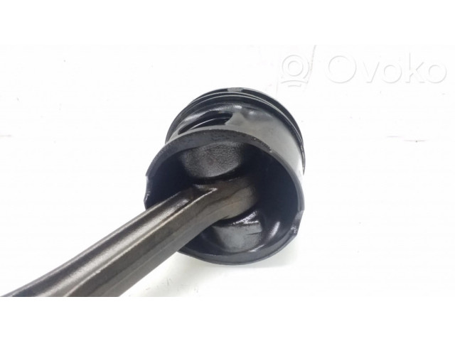 Píst H268X Citroen C6 pro naftový motor 2.7